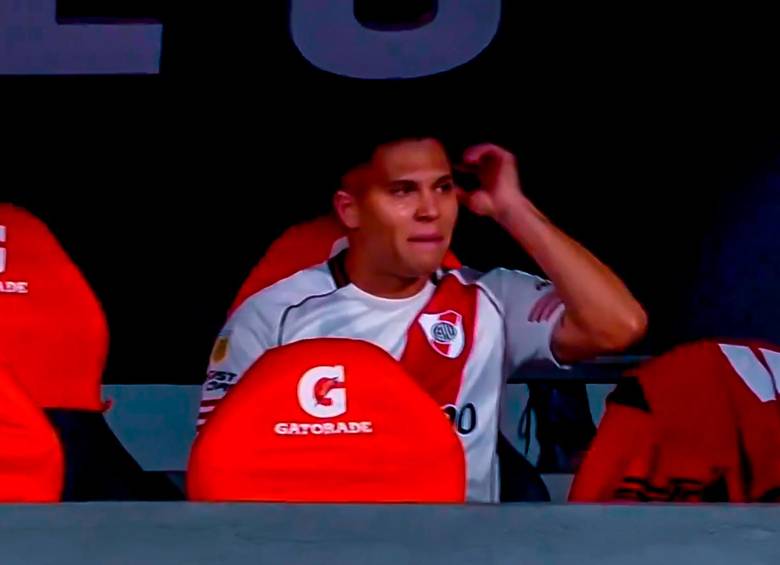 Juan Fernando Quintero es sustituido y su actitud causa polémica en redes sociales. Foto: Captura tomada de transmisión oficial de ESPN. 