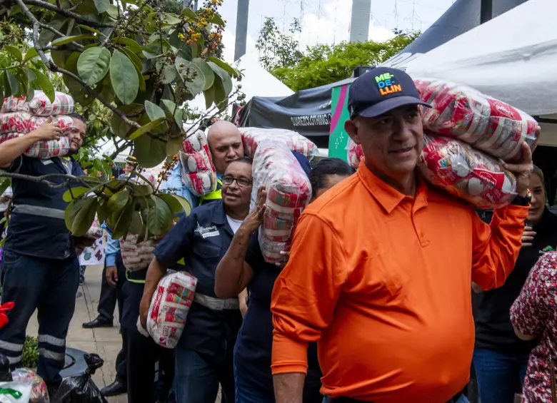 Una de las jornadas de donación organizada por la Alcaldía de Medellín en el marco de la Alianza Medellín Cero Hambre. FOTO: Julio César Herrera Echeverri
