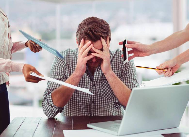 Para los profesionales en sectores de alta presión, la clave no es “trabajar más duro para arreglarse a uno mismo”, sino aprender a transitar el malestar sin perder de vista lo que realmente importa. Foto: Agencia Sinc