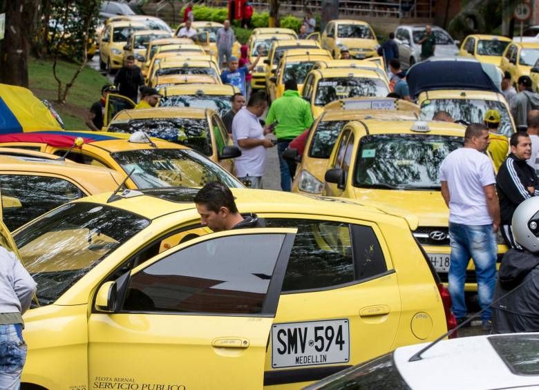 El alza en el combustible es una de las razones de los taxistas para protestar. FOTO JUAN ANTONIO SÁNCHEZ