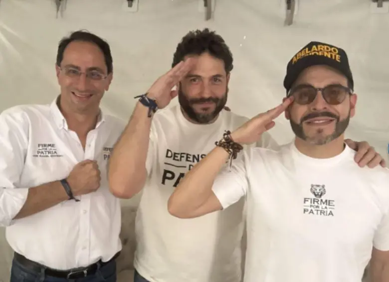 Jaime Andrés Uribe Tamayo junto al hoy presidente Abelardo De la Espriella y vicepresidente José Manuel Restrepo. Foto: redes