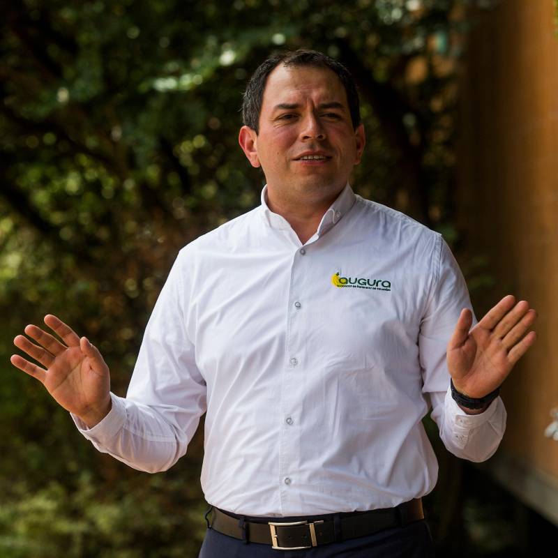 Émerson Aguirre, presidente de Augura, reiteró que el sector bananero genera más de 200.000 empleos y defendió la institucionalidad, la seguridad jurídica y la confianza para la inversión como bases del desarrollo regional. FOTO Julio César Herrera