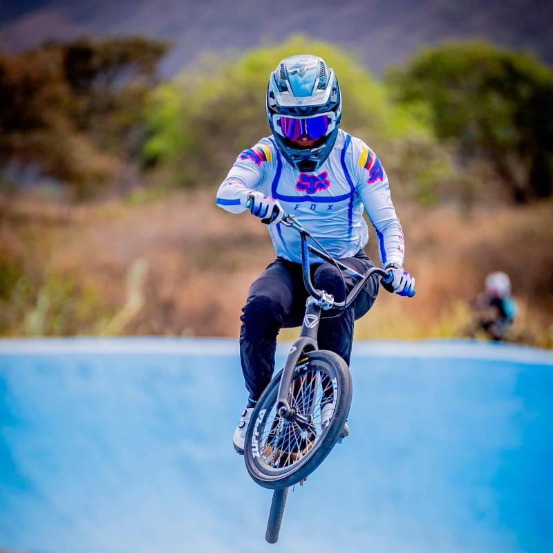Diego, quien suma 4 títulos élite nacionales, no para de sorprender con su gran nivel en el bicicrós internacional. En el Panamericano de Bogotá, la primera semana de mayo, espera también brillar. FOTO: Cortesía Juan Felipe Duque @Films_bymuni
