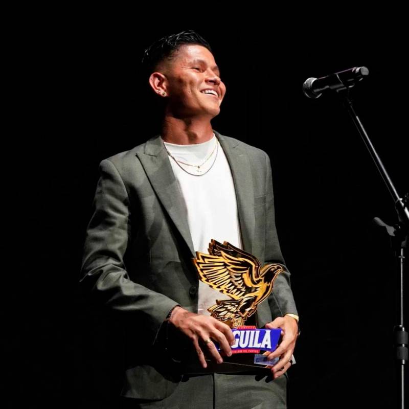 El volante Jorman Campuzano de Atlético Nacional fue elegido como el mejor del año 2025 en votación hecha por los hinchas. FOTOS CORTESÍA ÁGUILA