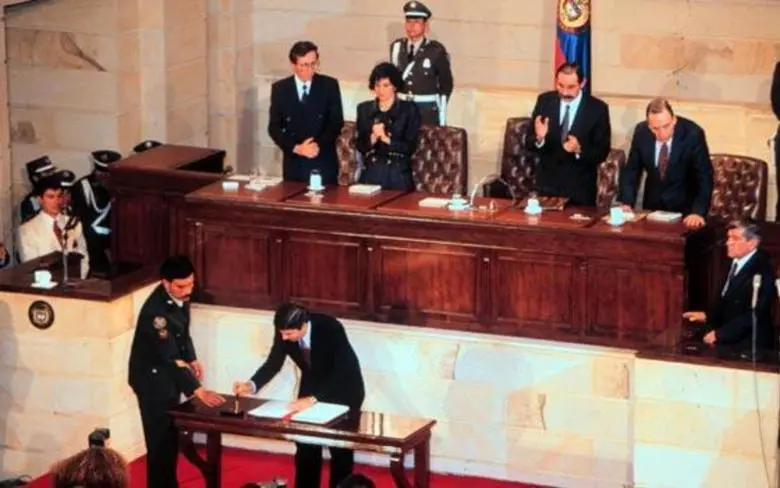 Historias de identidad, justicia y protección ambiental hacen parte de la campaña educativa #SomosConstitución, que conmemora el aniversario de la Carta Política de 1991, retratada en la fotografía. FOTO Colprensa. 