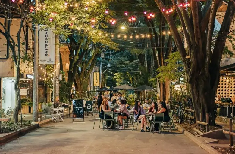 Estados Unidos fue el principal mercado internacional para Medellín, con un gasto turístico de $906.000 millones durante 2025. FOTO CORTESÍA.