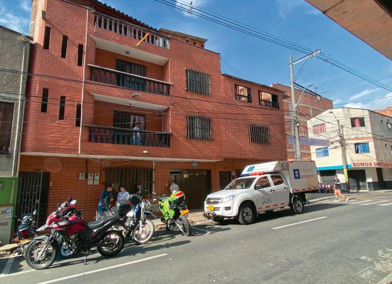 Dentro de esta vivienda, en el barrio Prado, de Bello, ocurrió la muerte de un hombre. Ya se investiga si hubo un uso excesivo de la fuerza por parte de los uniformados. FOTO ANDRÉS F. OSORIO GARCÍA