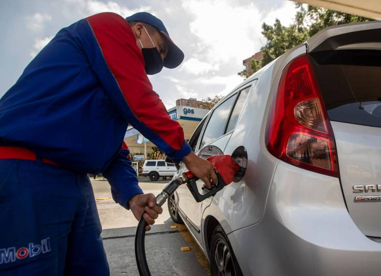 El precio del galón de gasolina en Colombia está por debajo de la tarifa que cobran países como Ecuador y Argentina. Foto: Camilo Suárez