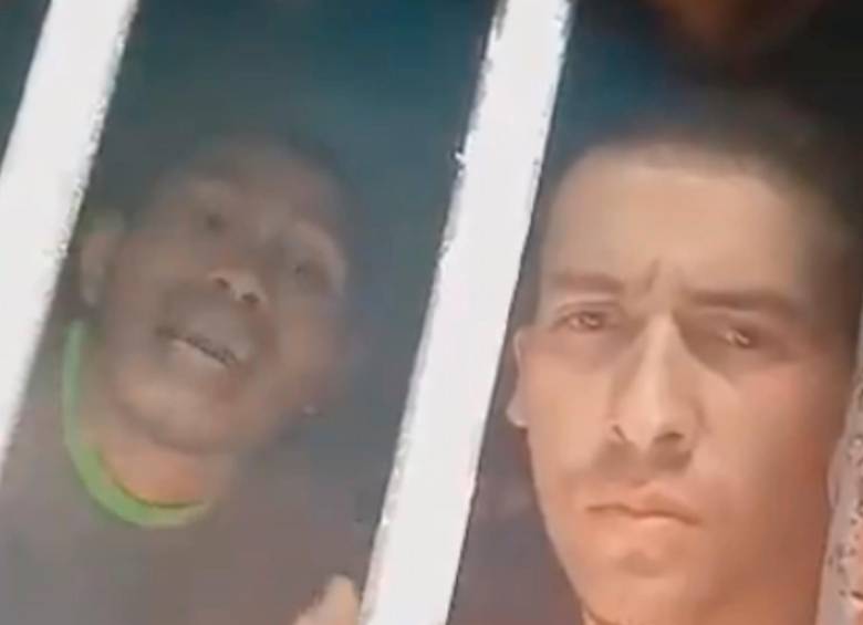 Un grupo de militares (r) colombianos señalados de mercenarios pidieron garantías humanitarias porque llevan 72 horas sin comer e ir al baño. FOTO Captura de video