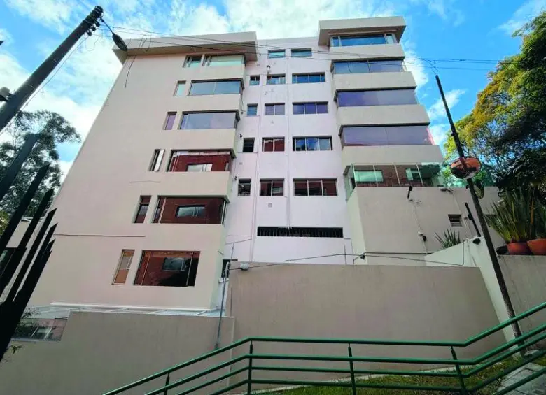 El domicilio de las 4 firmas es un apartamento de este edificio, donde vive Quintero. FOTO el colombiano