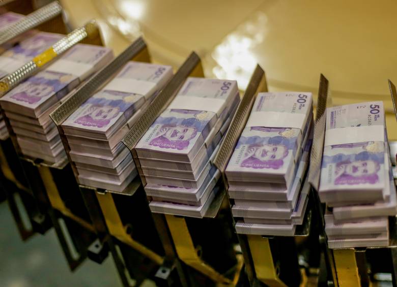 La actualización del Plan Financiero anticipa una mejora del balance fiscal en 2026, aunque con presiones por menores ingresos tributarios. FOTO Colprensa