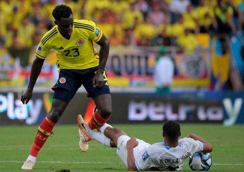 Federico Martínez of Nacional and Luis Nicolás Olivera of Plaza News  Photo - Getty Images