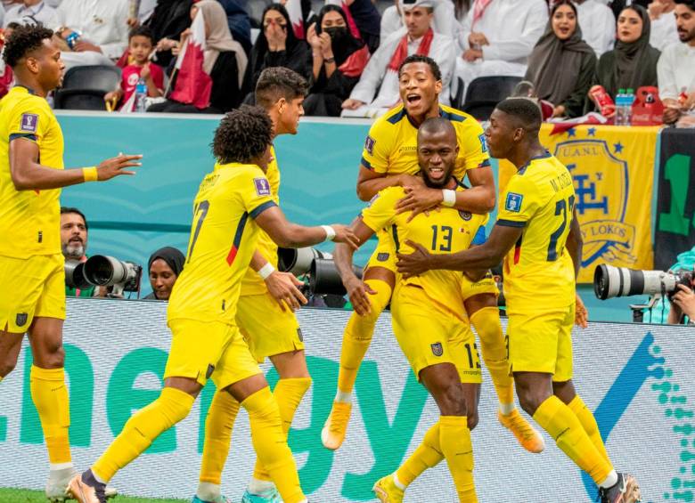 La Selección Ecuador celebró en su primer partido, en el que fue acompañado por alto número de hinchas en las tribunas. FOTO JUAN ANTONIO SÁNCHEZ. 