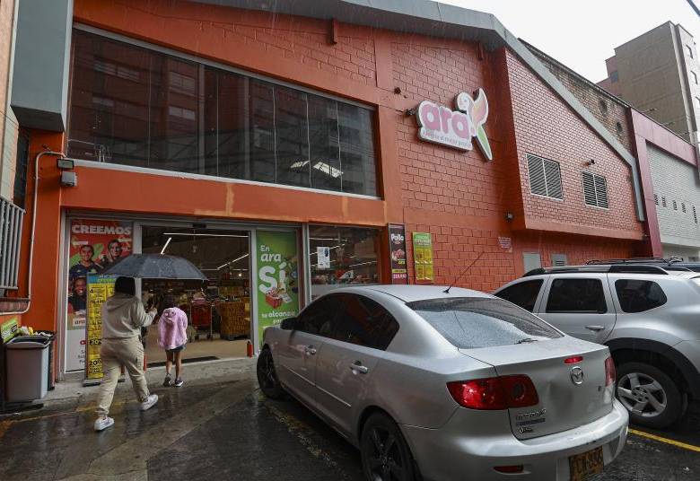 Tiendas Ara aseguró que colaborará con la SIC durante el proceso administrativo y reiteró su compromiso con la atención al cliente y el cumplimiento de la normativa. FOTO Manuel Saldarriaga