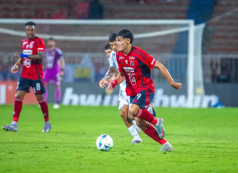 El delantero uruguayo Enzo Larrosa anotó el gol del Medellín en el encuentro de ida . Foto: Juan Antonio Sánchez