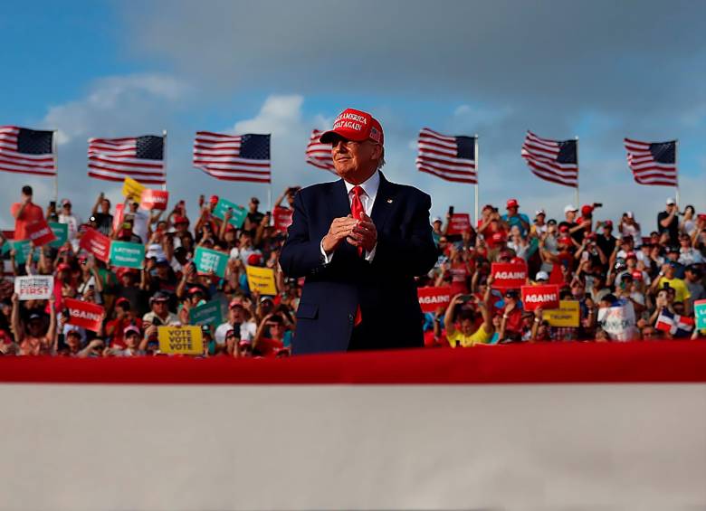 El expresidente Donald Trump niega haberle pagado a la actriz Stormy Daniels por supuestamente ocultar una relación extraconyugal. FOTO Getty