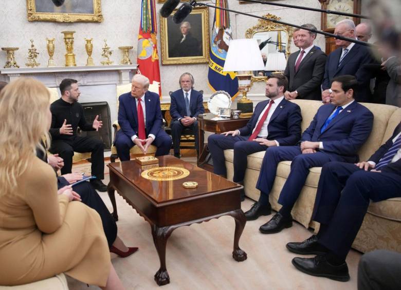 El presidente Donald Trump le ha regalado a casi todos los integrantes de su gabinete unos zapatos de una marca que tiene demandado al Gobierno de Estados Unidos. Foto: Getty Images