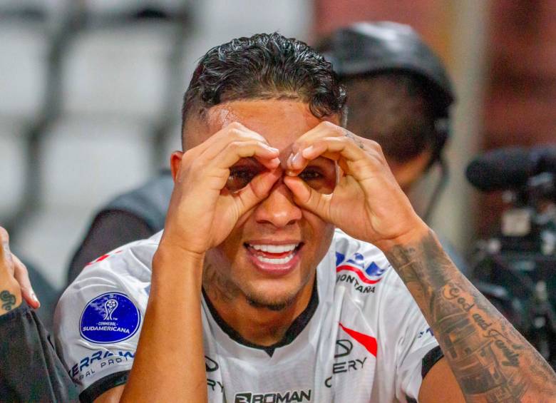 El futbolista Mateo Zuleta anotó uno de los goles con los que Once Caldas venció al equipo boliviano. FOTO: TOMADA DEL X DE @Sudamericana