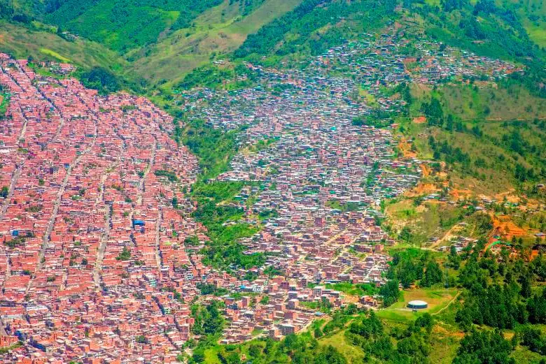 La “bomba de tiempo” que tiene el Valle de Aburrá en sus laderas: más de 65 puntos críticos y 35 muertos este año