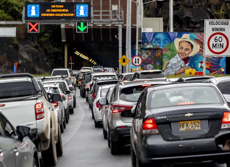 Descripción: Medellín, corregimiento de Santa Elena, congestión vial en el Túnel de Oriente, por la operación retorno después de Semana Santa. Personajes: . Fecha de evento: 17/04/2022. Foto: Juan Antonio Sánchez Ocampo