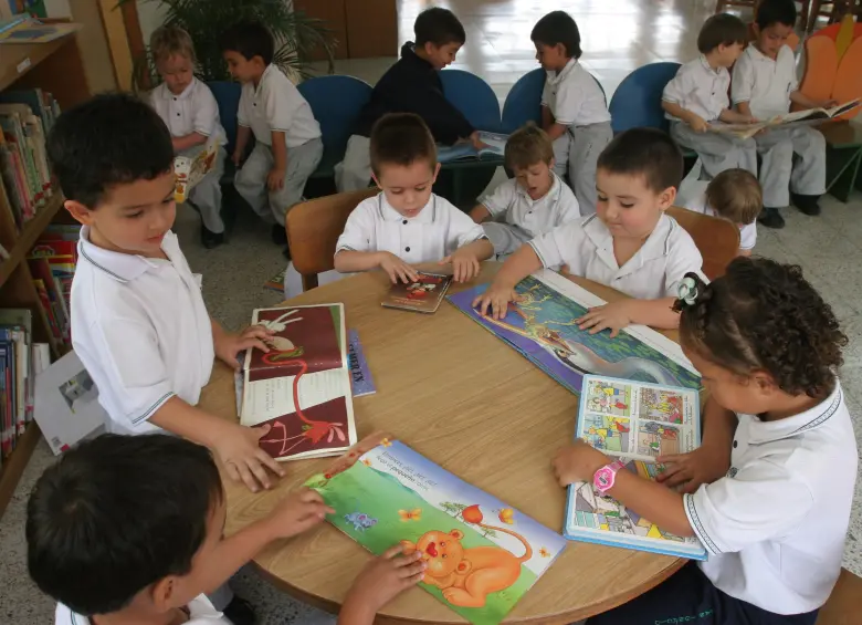 El 51% de los niños colombianos entre 6 y 8 años atraviesa la etapa de aprendizaje de la lectura en condiciones de riesgo, según el Indicador de Riesgo para la Alfabetización Inicial. FOTO Hernán Vanegas Ochoa