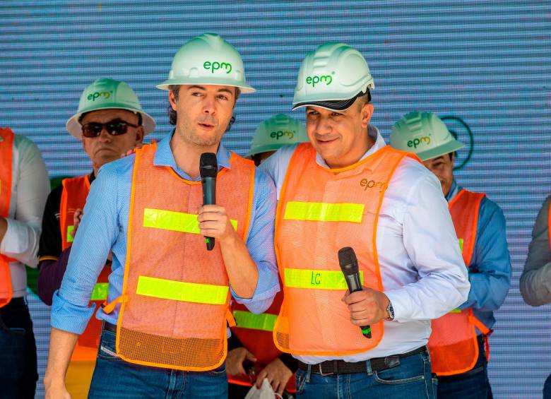 El alcalde Daniel Quintero y el gerente de EPM Jorge Carrillo en Hidroituango haciendo anuncios sobre la obra. FOTO: Camilo Suárez.