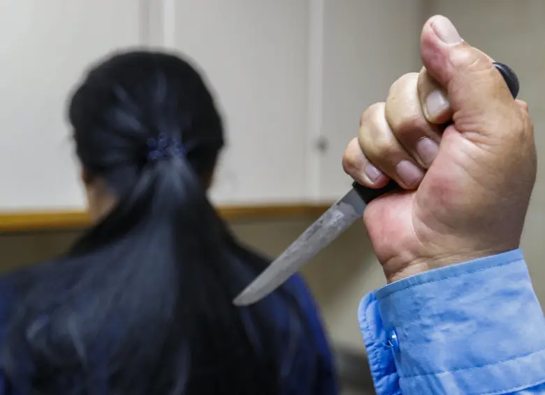 Las autoridades investigan los móviles detrás del asesinato de una madre y las lesiones de sus dos hijos, al parecer, a manos de su pareja en Yalí, Antioquia. FOTODRAMATIZADO: MANUEL SALDARRIAGA