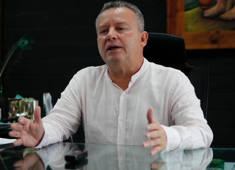 El alcalde actual, Édgar Augusto Gallego Arias, habría contratado almuerzos y refrigerios con un comerciante que aportó a su campaña. FOTO: DONALDO ZULUAGA