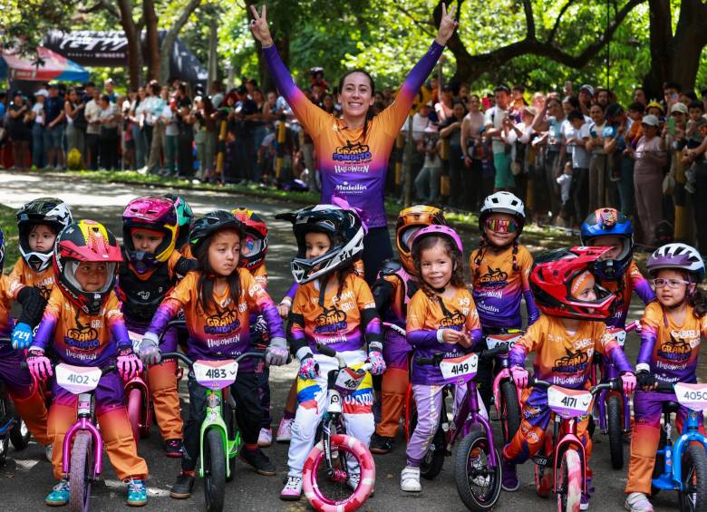 El Gran Fondito Mariana Pajón fue todo un éxito. Los niños disfrutaron al lado de la múltiple campeona mundial de bicicrós. FOTO MANUEL SALDARRIAGA