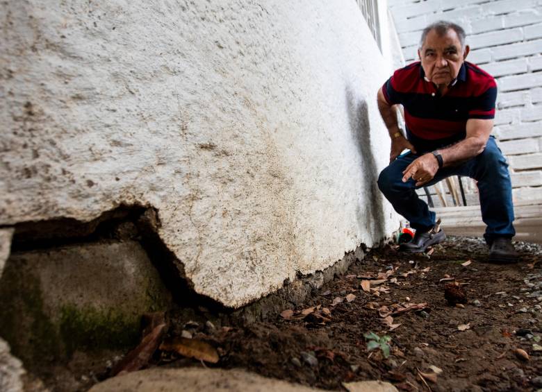 Denuncian que construcción de edificio de lujo en Envigado hundió casas y afectó hasta un hogar geriátrico