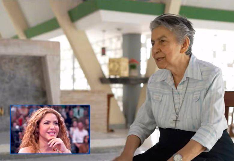 La madre Olga Pretelt, profesora de Shakira en su colegio, hablando de la barranquillera en este programa de televisión en Brasil. FOTO: Captura de pantalla.