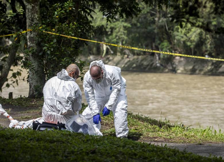 El Cuerpo de Bomberos rescató el cadáver de un hombre encontrado en las aguas del río Medellín. FOTO IMAGEN DE REFERENCIA: Camilo Suárez Echeverry
