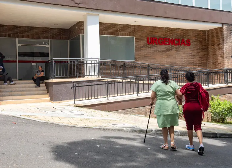 No solo son cierres. Las salas de urgencias en varios hospitales, como el Pablo Tobón Uribe, han estado colapsadas al 250%. Foto: Esneyder Gutiérrez