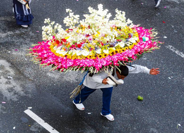 Con el desfile se clausuró la edición 2022 de la Feria de las Flores. Foto: CAMILO SUÁREZ ECHEVERRY. Foto: MANUEL SALDARRIAGA QUINTERO.