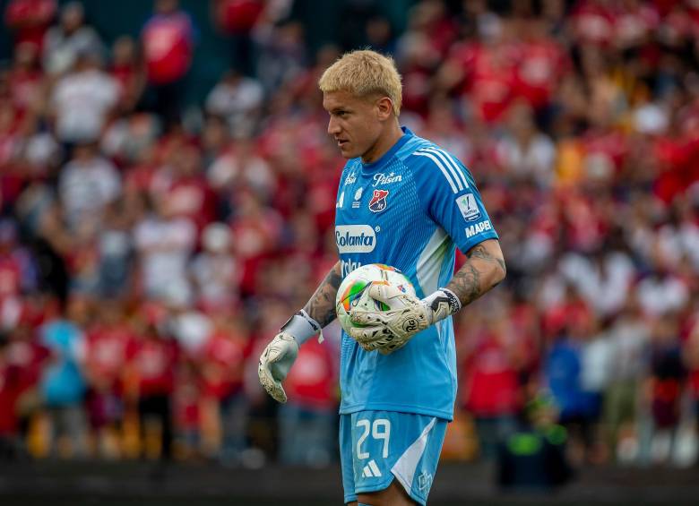 Washington Aguerre, de 32 años, fue quien atajó en el último duelo entre el DIM y Envigado (3-4). FOTO Juan Antonio Sánchez 