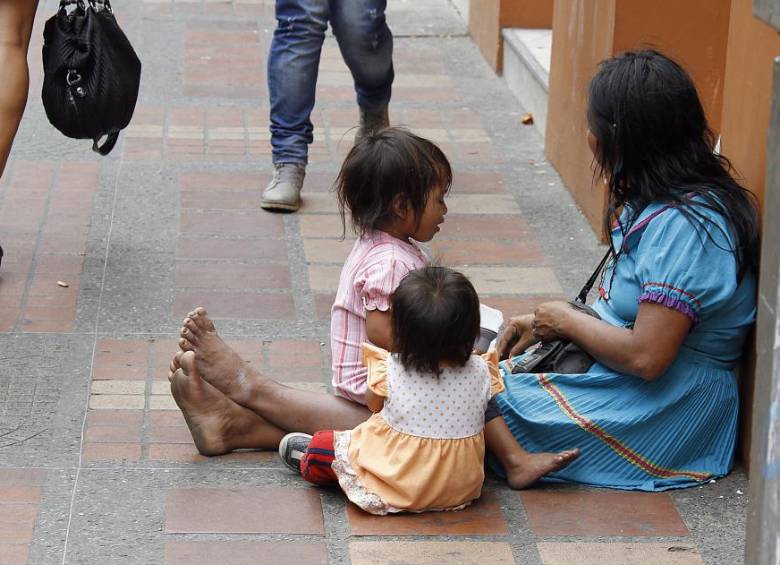 Se estima que en Medellín habitan cerca de 5.500 personas pertenecientes a diversas etnias indígenas como Embera Katío, Nutabe, Inga, Wayúu, Zenú y Chibcariwak.. Foto: EL COLOMBIANO