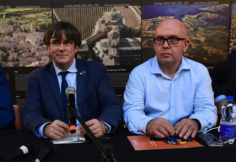 Carles Puigdemont, expresidente de la Generalitat de Cataluña y principal impulsor independentista de esa región de España y su abogado Gonzalo Boye. Foto: AFP