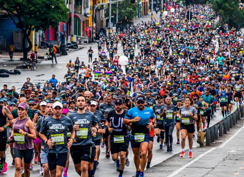 La maratón de Medellín de 2022 contó con la participación de 17.000 corredores. Esa cifra fue un récord. Para la de este año, que es el 3 de septiembre, se esperan 19.000. FOTO Carlos velásquez