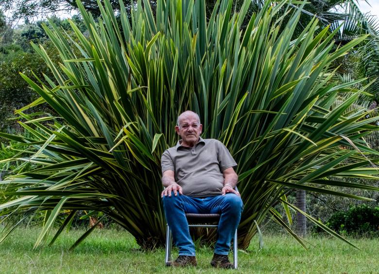 Javier disfruta la soledad en su finca en Rionegro. Ayuda a sus hijos con un criadero de mascotas. FOTO Julio César Jerrera