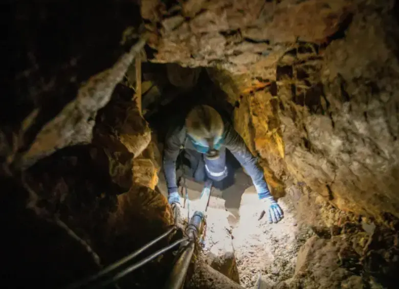 El minero pretendía ingresar a este socavón para sacar material con otro trabajador cuando ocurrió la tragedia. FOTO: Archivo El Colombiano