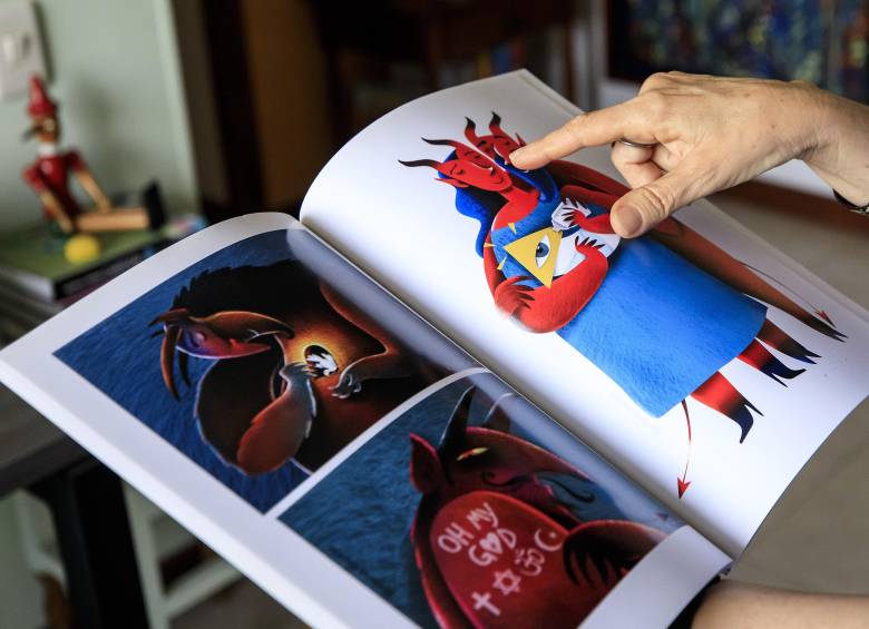 Descripción: Fotografias tipo entrevista a ilustradora ganadora del premio La Catrina Lugar: Personajes: Elena Ospina Fecha de evento: 30/10/2025 Foto: Andrés Camilo Suárez Echeverry