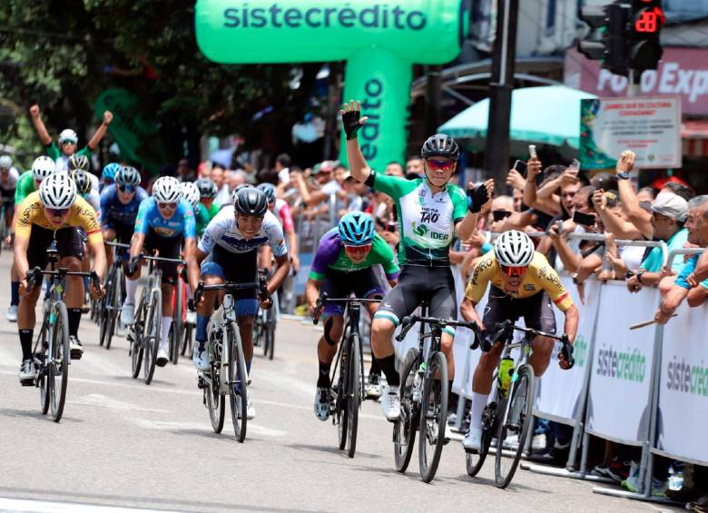 Felipe Bravo y su cerrado triunfo en a Vuelta del Porvenir. FOTO CORTESÍA FEDECICLISMO