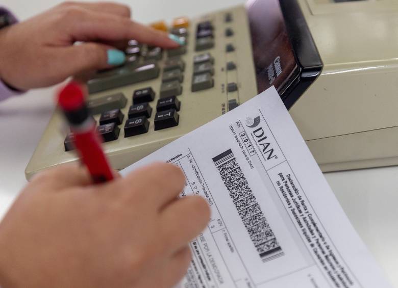 Por tipo de tributo, el que más aportó fue retención renta, con $48,22 billones, que representa 32,3% del total. Le siguieron ventas y aduanas. Foto: Camilo Suárez