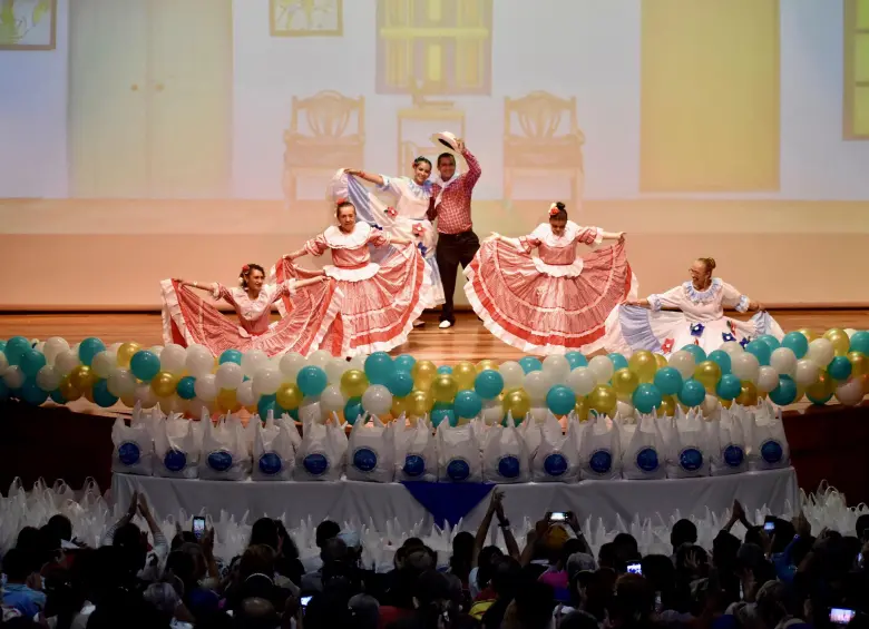 Show de danza en el Teatro Camilo Torres de la Universidad de Antioquia. FOTO Cortesía FIMLM.