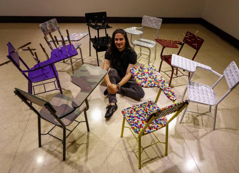 Andrés Marín Correa propone con su obra una reflexión sobre las formas establecidas de ser hombre. FOTO Manuel Saldarriaga 