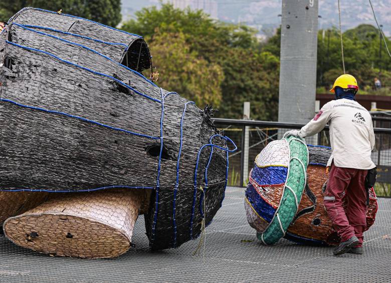 ¿Por qué no han terminado de recoger los alumbrados de Medellín?