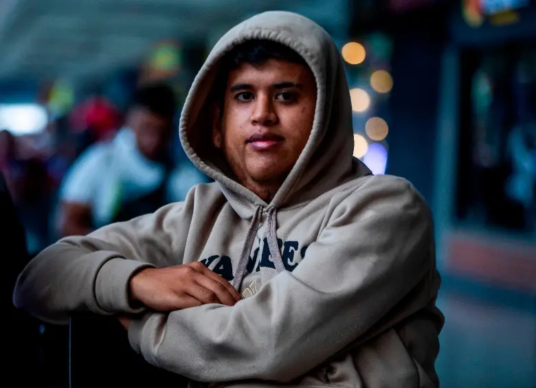 Luis Miguel Collazos fue diagnosticado con neurofibromatosis tipo 1 después de 14 años de ir de hospital en hospital junto a su madre, Margot Montalvo. FOTO: Julio César Herrera