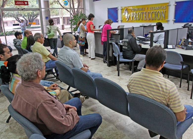 Una aseguradora que ofrezca rentas vitalicias y seguros previsionales garantizará derechos de los pensionados. FOTO archivo el colombiano