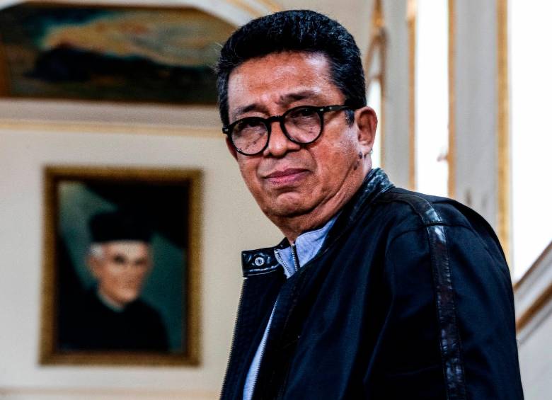 Bernardo Echavarría Berrío pinta la intimidad de los paisajes. Sus cuadros se exhiben en Angostura. Su obra más famosa es el retrato del padre Marianito FOTO julio Herrera