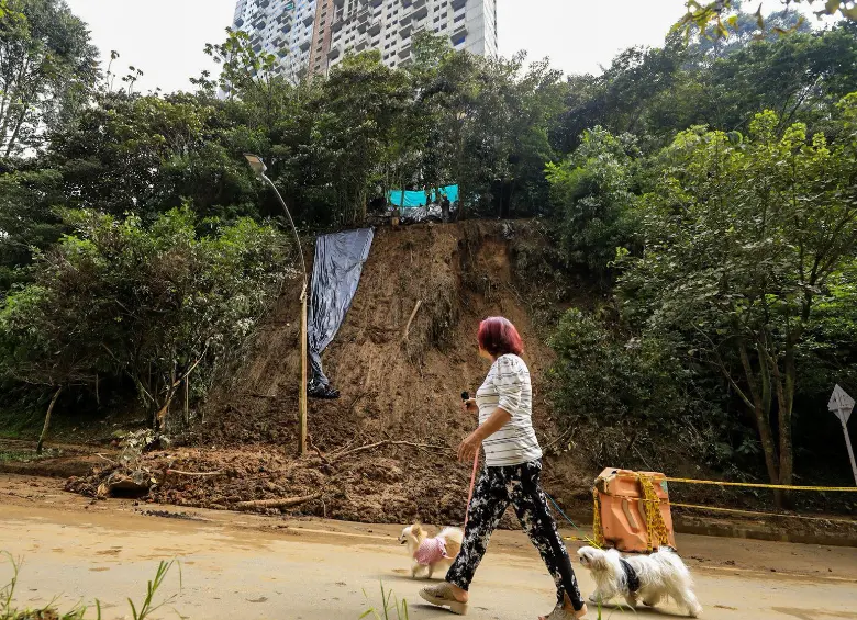 Otra imagen de la cantidad de tierra desprendida. FOTO: Camilo Suárez.